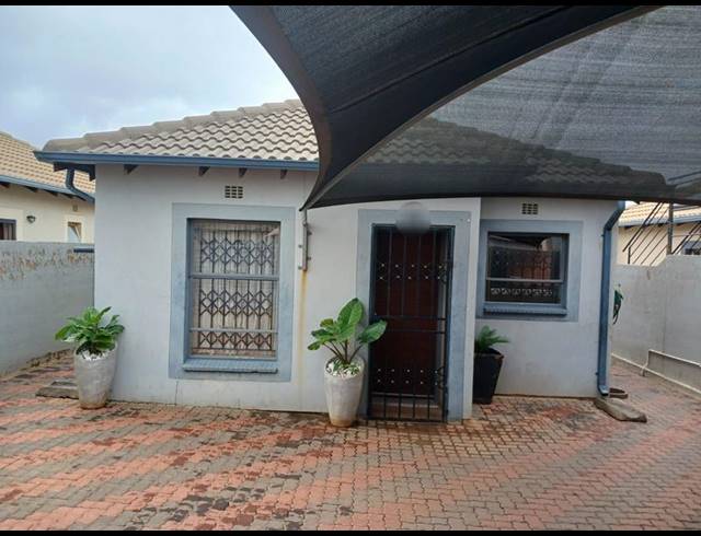 3 BEDROOM HOUSE FOR SALE IN CLAYVILLE